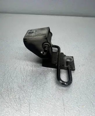 Volkswagen Touareg I Front door lower hinge 7L0831411A