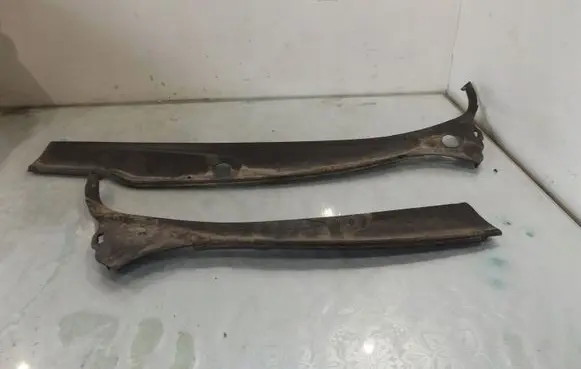 Peugeot 206+ Wiper trim