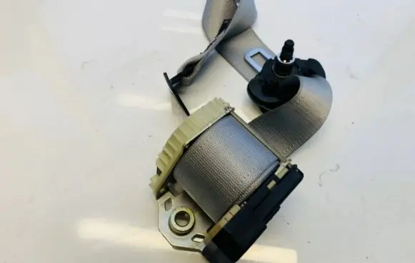 Opel Corsa C Rear seatbelt 13128809n 13122396f
