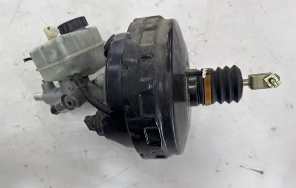 Mercedes-Benz CLK A209 C209 Brake booster A0054304830 03784920024