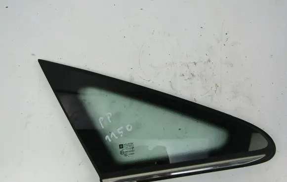 Opel Zafira B Rear side window 