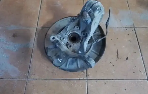 Volkswagen PASSAT B6 Front wheel hub