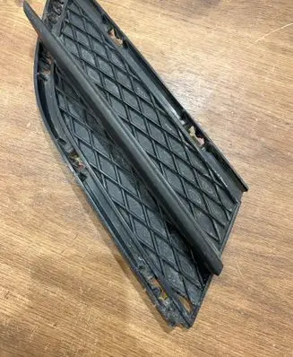 BMW 3 E90 E91 Front bumper lower grill 7138418