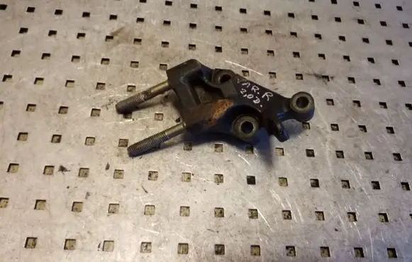 Mazda 6 Engine mounting bracket
