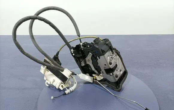 BMW 7 G11 G12 Rear door lock 2581895