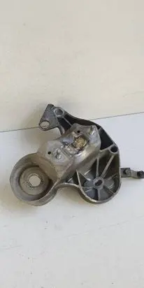 Engine mounting bracket