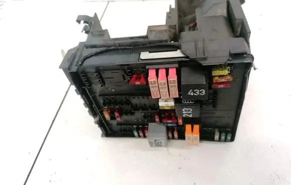 Volkswagen Touran I Fuse box set