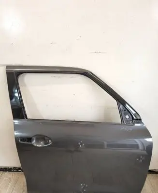 Suzuki Swift III Front door 