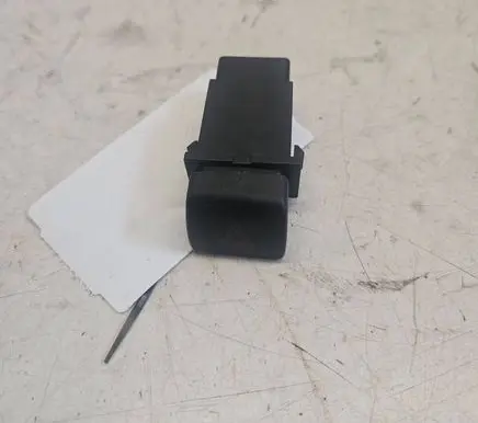 Hyundai Santa Fe Hazard light switch 93790