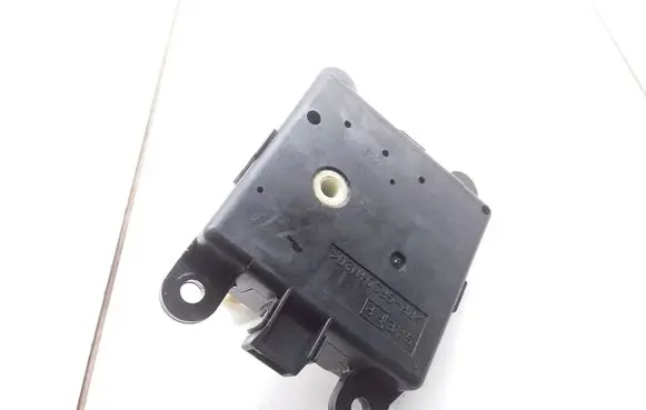Nissan Primera Air flap motor/actuator 3C27030840