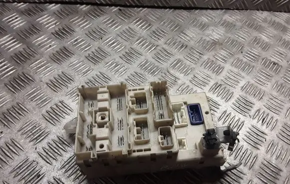 Toyota RAV 4 (XA20) Fuse module NOCODE
