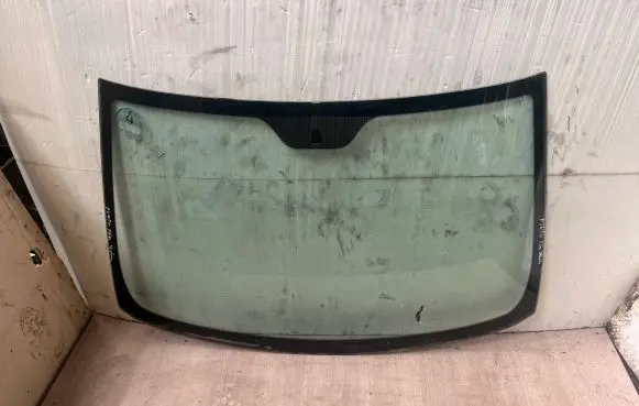 Fiat Punto (188) Front windscreen/windshield window 