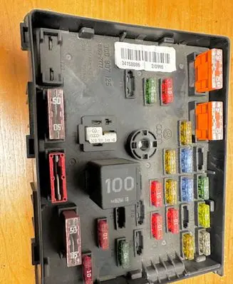 Volkswagen PASSAT B6 Fuse module 34158086 300937125 63592777
