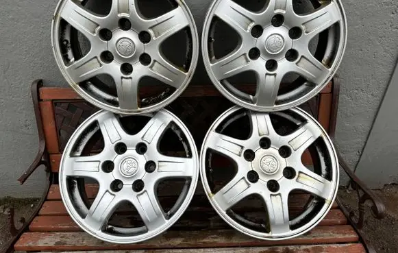 Toyota Land Cruiser (J100) R17 alloy rim 