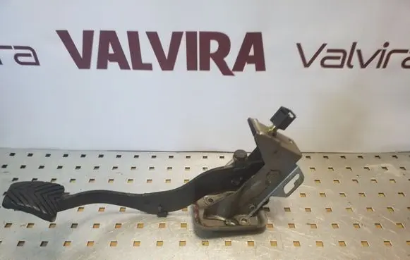 Mitsubishi Grandis Brake pedal