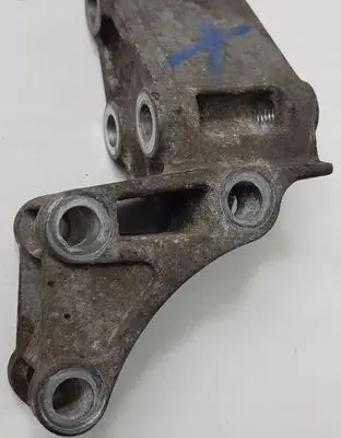 Mercedes-Benz E W211 Engine mounting bracket A1122230340
