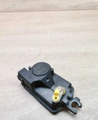 Mitsubishi Eclipse Central locking motor mb517611