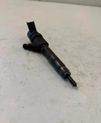 Nissan Primera Fuel injector 0445110110b