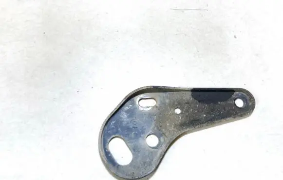 Nissan Primera Engine mounting bracket
