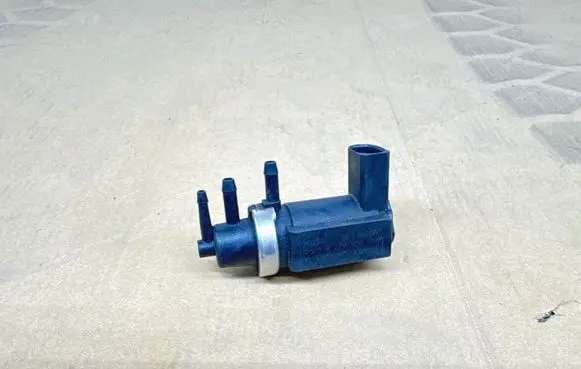 Audi A6 S6 C5 4B Turbo solenoid valve 059906627B