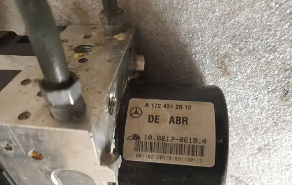 Mercedes-Benz C W204 ABS Pump a1729014100 1729014100