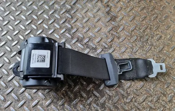BMW 2 F44 Middle seatbelt (rear) 644634400B