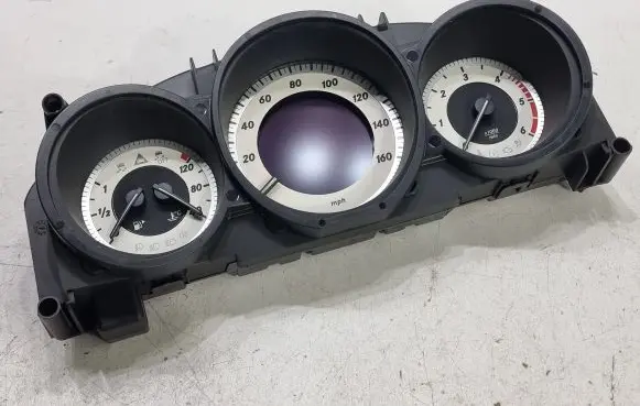 Mercedes-Benz CLS C218 X218 Speedometer (instrument cluster) A2189006801