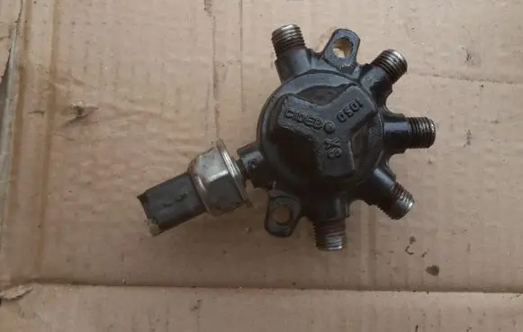 Ford Focus Fuel distributor 