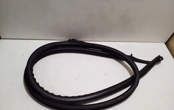 Audi TT TTS Mk2 Front door rubber seal 8J8831708C