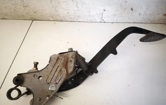 Toyota Corolla Verso AR10 Clutch pedal 