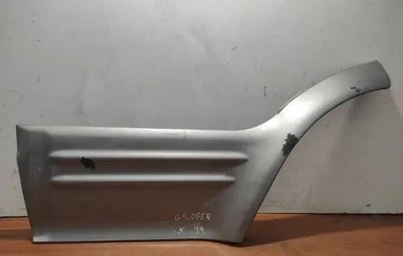 Rear fender molding trim