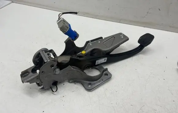 Ford Focus Brake pedal JX612D094LF