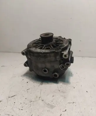 Mercedes-Benz E W210 Generator/alternator 10480403 1904 1501650