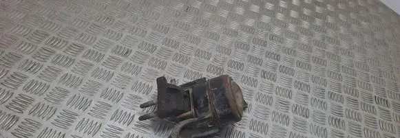 Engine mount bracket