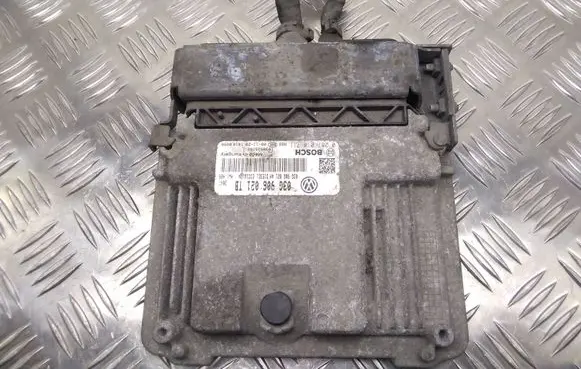 Skoda Octavia Mk2 (1Z) Engine control unit/module 03G906021TB 0281014711 1039S25165