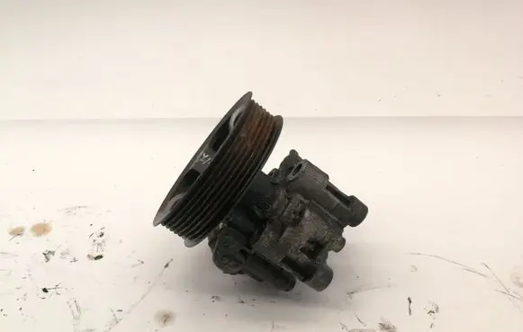 Toyota Avensis T250 Power steering pump 32100