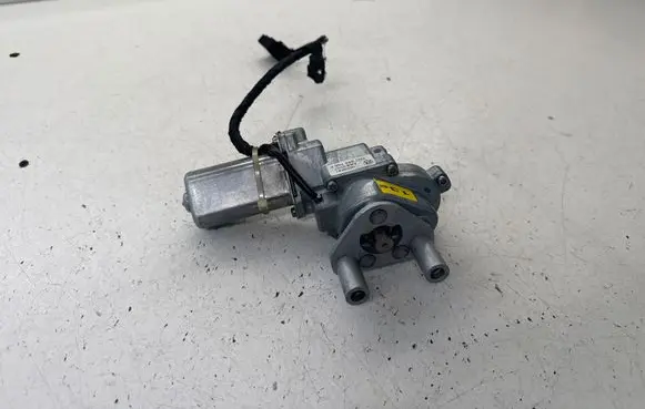 Volkswagen Multivan T5 Sliding door latching motor 7H0843766F