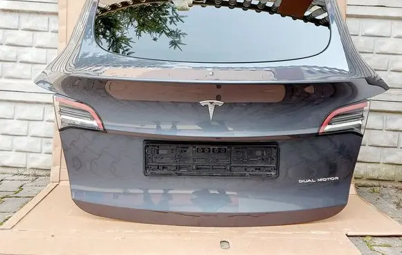 Tesla Model Y Tailgate/trunk/boot lid 