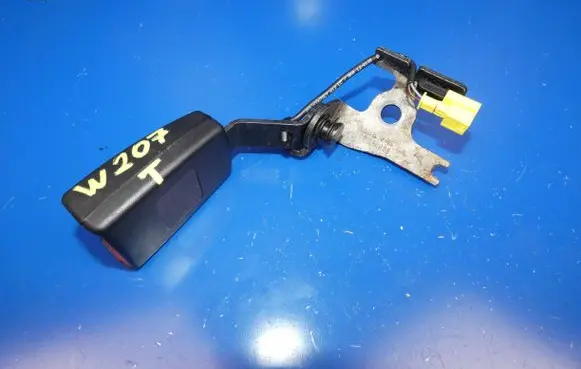 Mercedes-Benz E A207 Rear seatbelt buckle