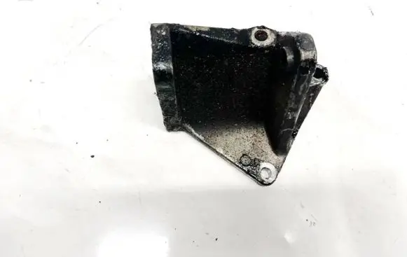 Nissan Primera Engine mounting bracket