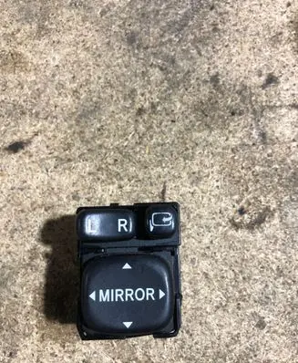 Toyota Avensis T250 Wing mirror switch 183575
