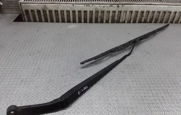 Nissan Prairie Windshield/front glass wiper blade 