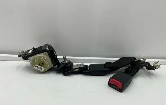 Mazda 6 Middle seatbelt (rear) 0437041