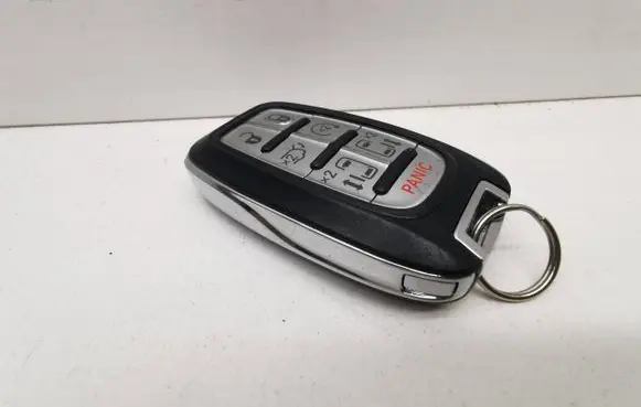 Chrysler Pacifica Ignition key/card 68217832AC