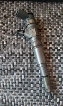 BMW 1 E81 E87 Fuel injector 0445110209 7794435