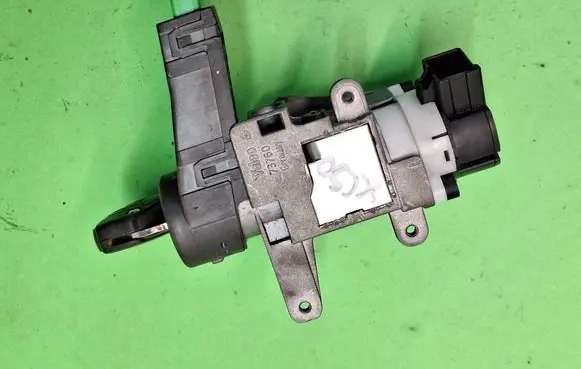 Volvo XC90 Ignition lock 8645228