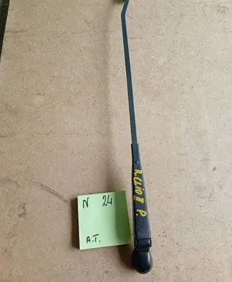 Renault Clio II Front wiper blade arm 8200011212