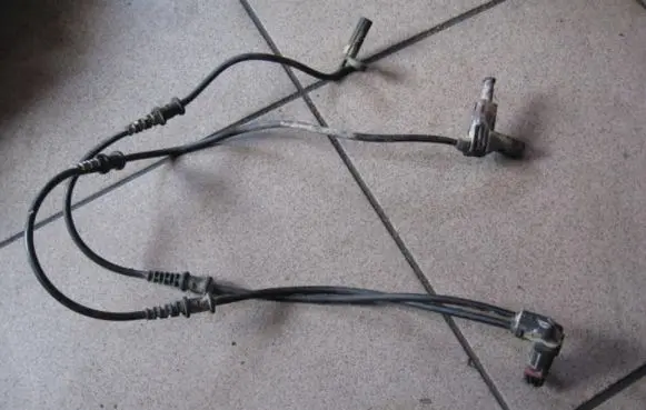 Mercedes-Benz C W203 ABS brake wheel speed sensor A2035401505 A2035400417