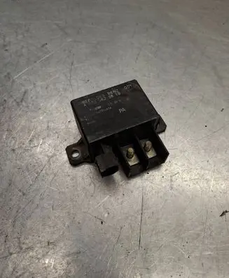 Mercedes-Benz E W210 Charging relay A0025423819