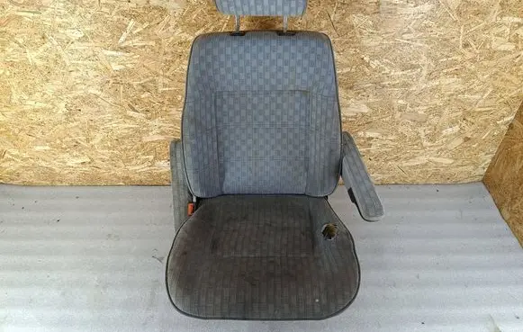 Volkswagen Transporter - Caravelle T4 Front driver seat 701881677
